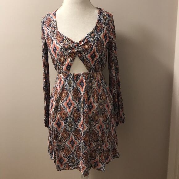 Bell Sleeve Dress Boho Cutout - Picture 3 of 8